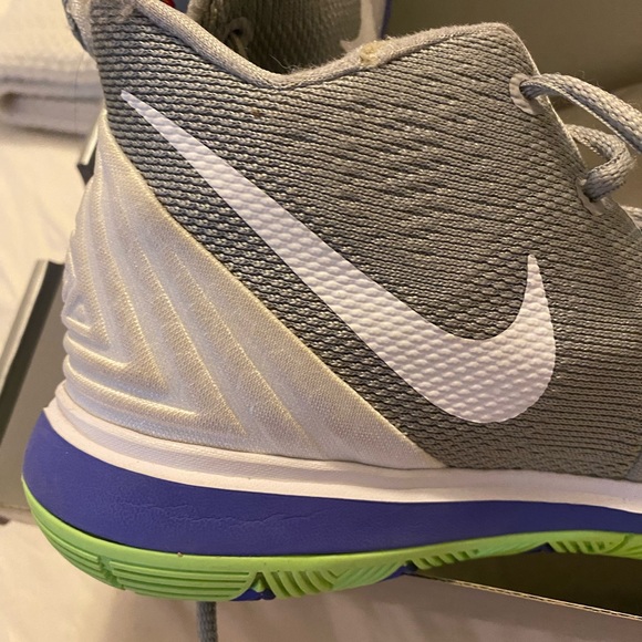 Nike Kyrie 5 Wolf Gray Lime, Size 6Y (5.5 ladies) /2019 Ltd. Edition Kyle Irving - Picture 6 of 10